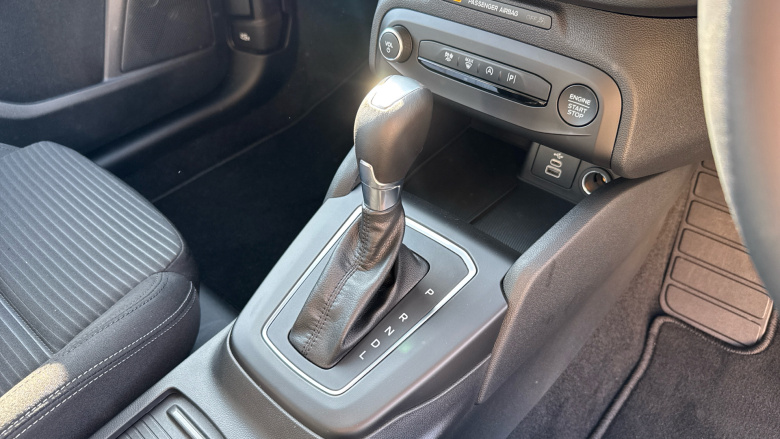 Ford Focus 1.0 EcoBoost Hybrid mHEV 155 Titanium 5dr Auto Petrol Hatchback